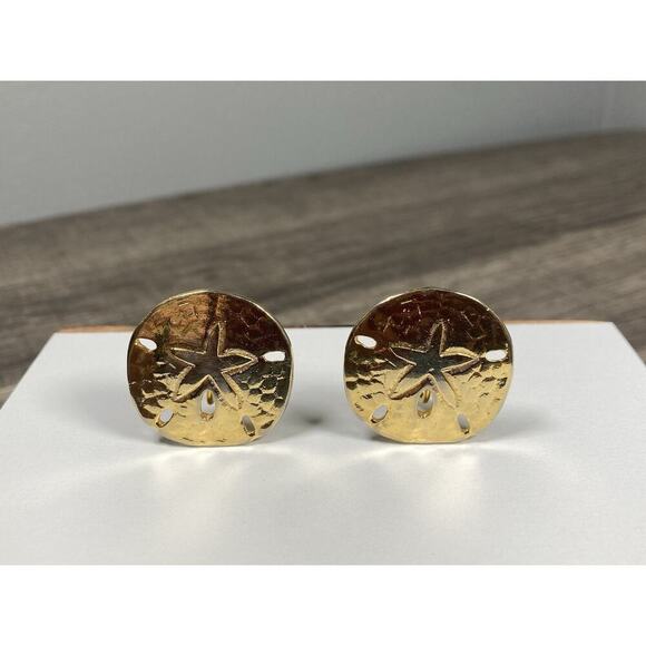 Vintage Sand Dollar Clip On Earrings Gold Tone Textured Beach Coastal 1” D - Picture 1 of 8